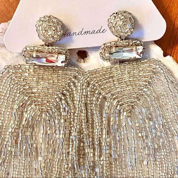 🌺🎉NWT🎉🌺 Anthropologie Deepa Silver Beaded Fringe Chandeliers - Picture 10 of 16